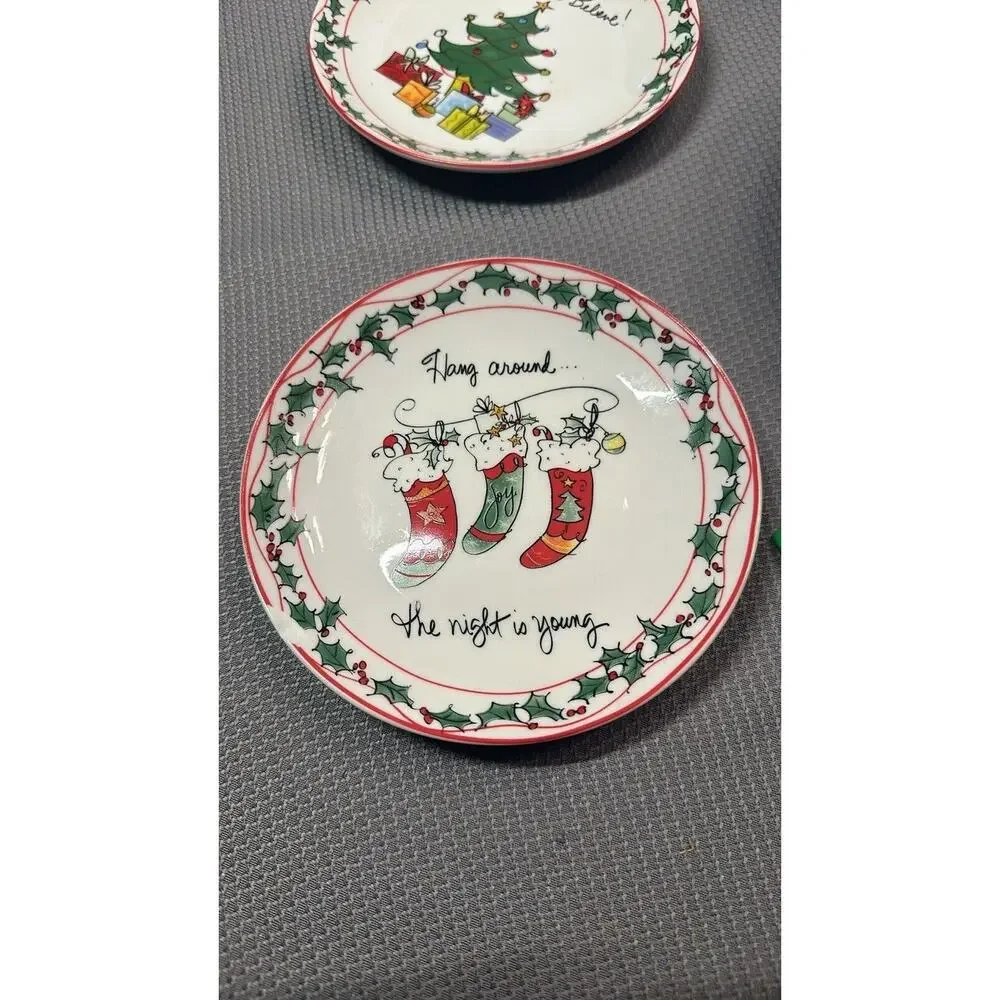 Set of 4 Certified International Ceramic Canapé Christmas plates 1 w/chip**